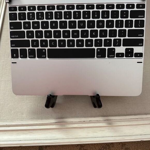 Silver Brydge Pro 12.9 Bluetooth Keyboard for late 2018 model w magnetic cover - Picture 13 of 13